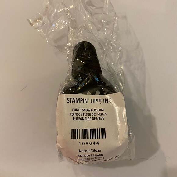 Stampin Up Snow Blossom Punch - Picture 2 of 3